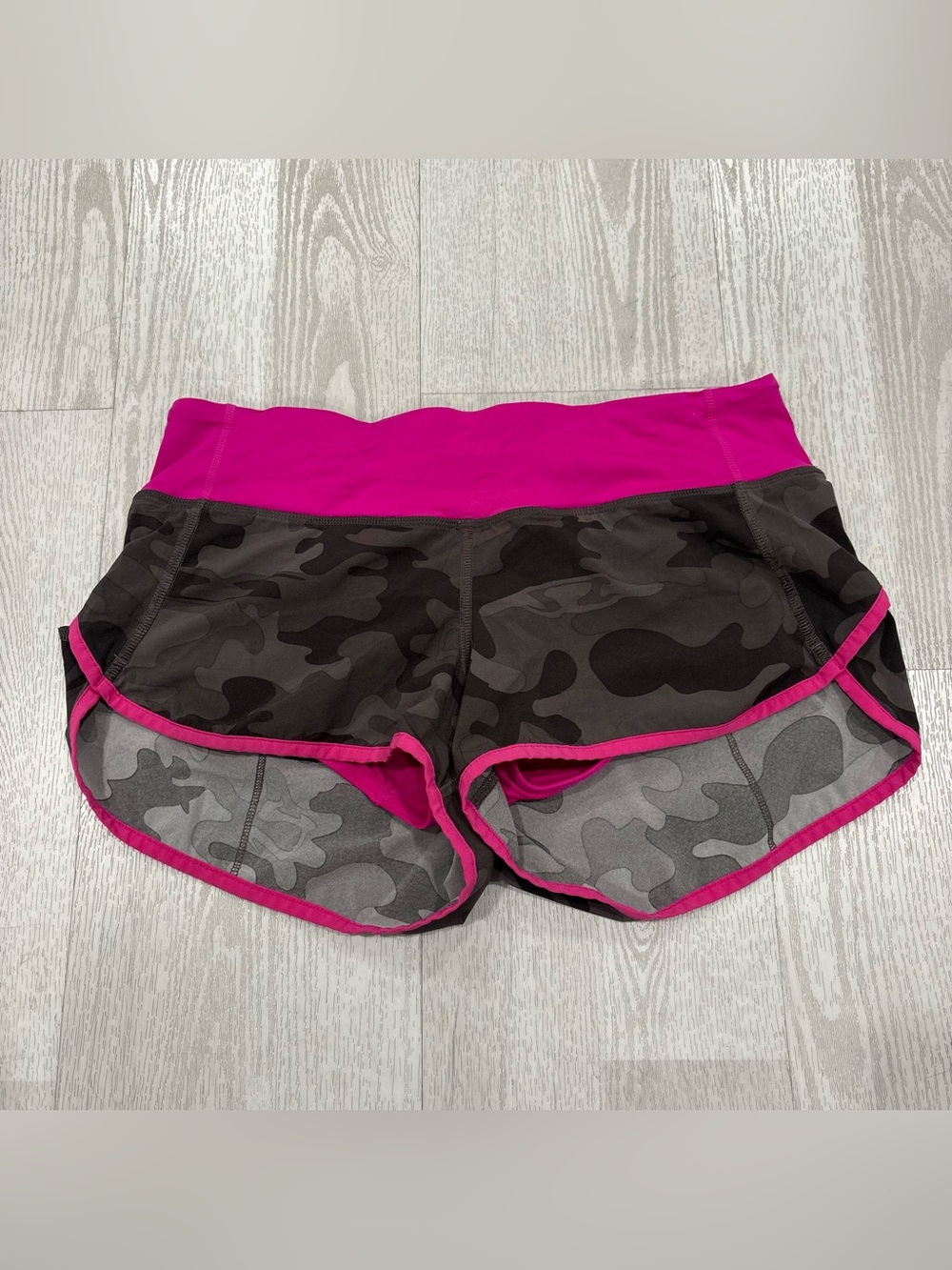 Lululemon Camo & Pink Track That / Hotty Hot Shorts Size 4